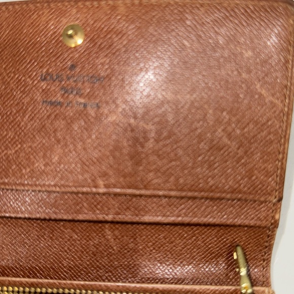 Authentic Louis Vuitton short monogram wallet, with zipper interior.  Unisex - Picture 2 of 9